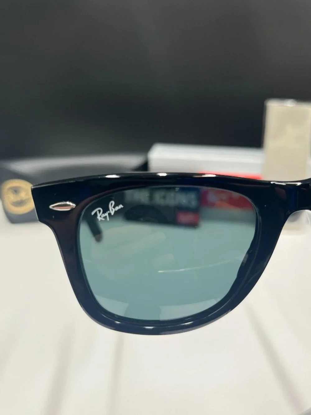 Ray-Ban Classic Wayfarer Sunglasses–Black Frame with Grey Lenses Unisex 50mm